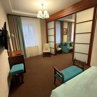 Гостиница Метелица Сургут Suit-3